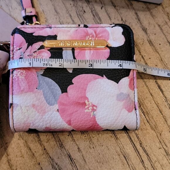 Floral wallet NWT by Steve Madden 💕🤍 - Picture 11 of 14